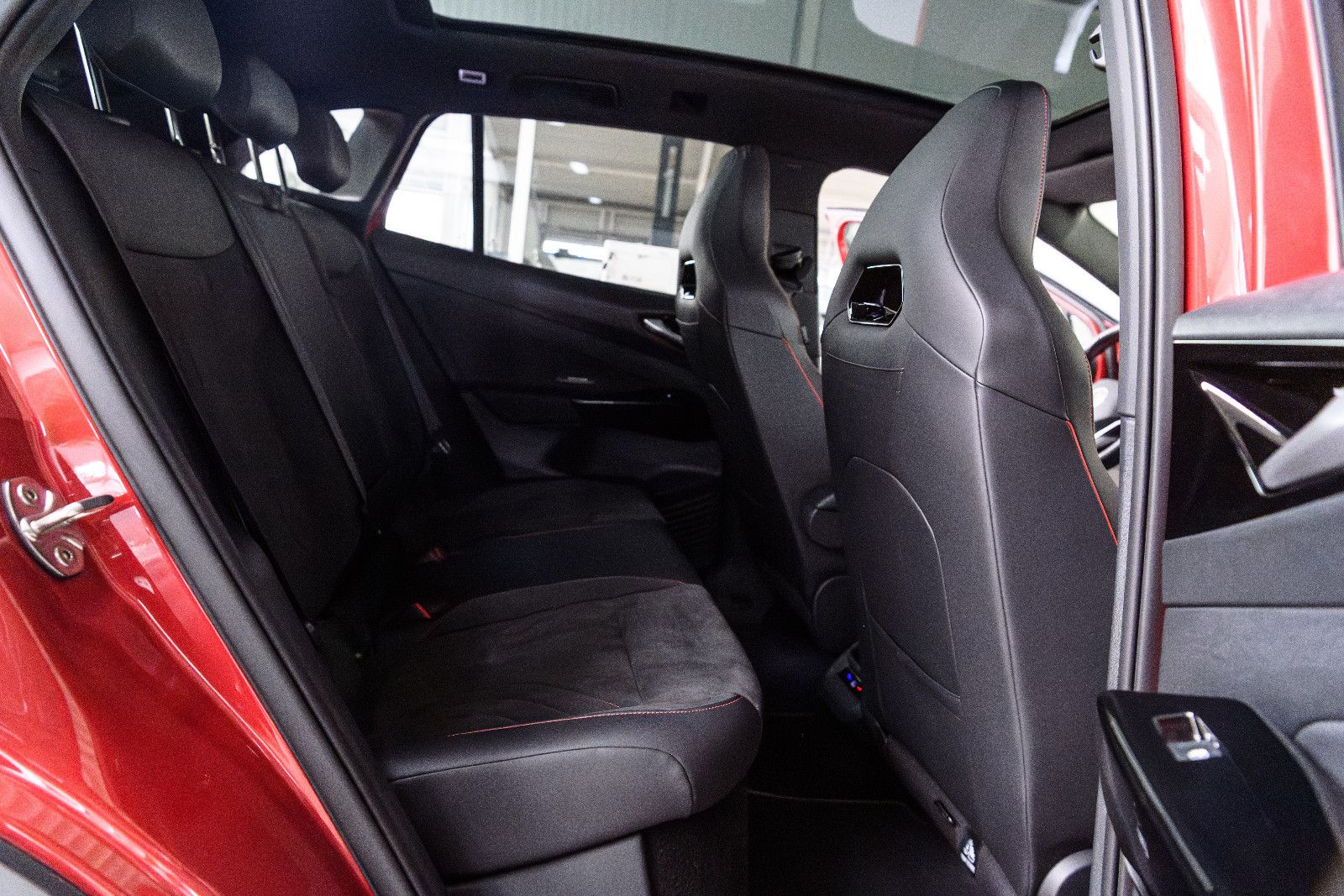 Fahrzeugabbildung Volkswagen ID.4 250 GTX 4Motion IQ-LED+AHK+E-SITZE+PANO+HuD