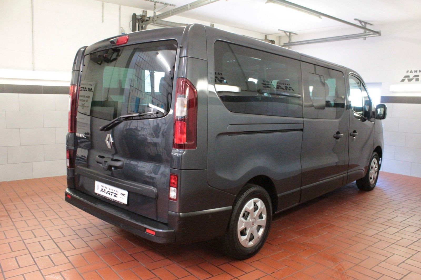 Fahrzeugabbildung Renault Trafic Grand L2H1 Blue DCI EDC Automatik