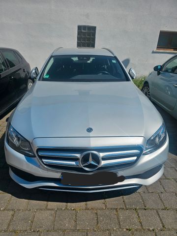 MERCEDES-BENZ E 220d T AVANTGARDE Autom. AVANTGARDE
