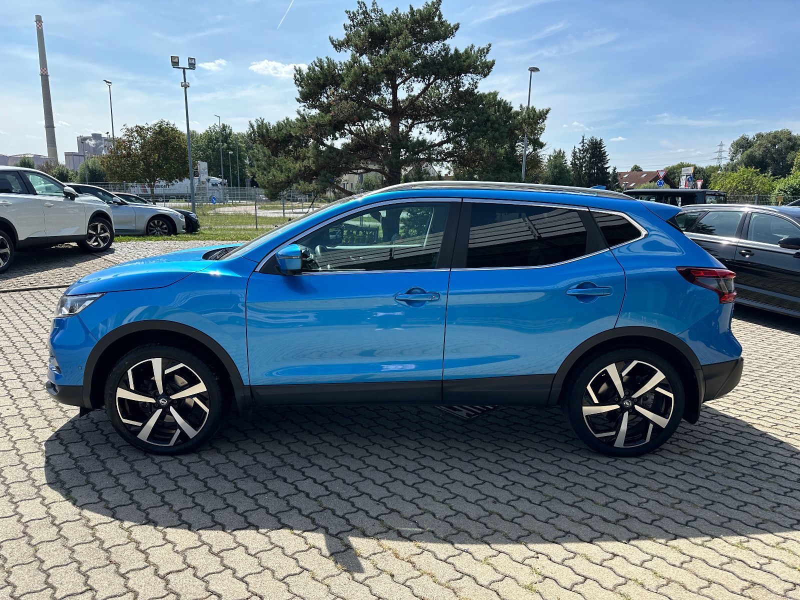 Fahrzeugabbildung Nissan Qashqai 1.2 Tekna  T.LEDER+360+SHZ+NAV+PANO