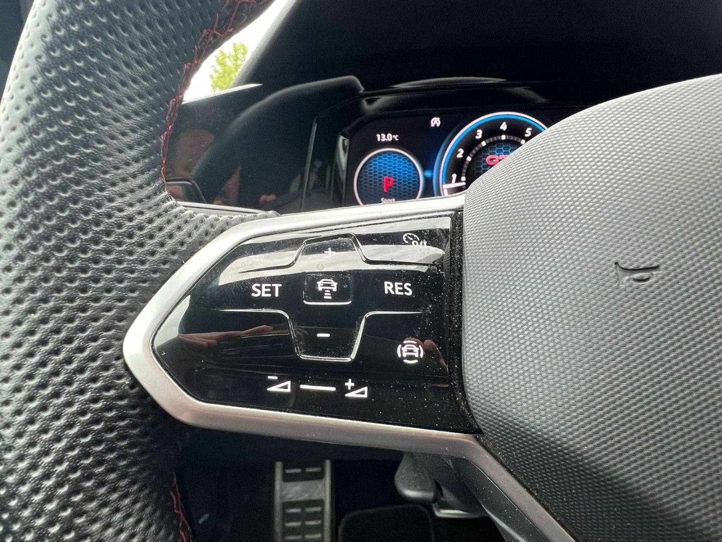 Golf GTI 2.0TSI DSG - NAV*ACC*KAMERA*SPORT*1HD!!