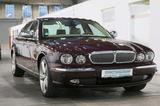 Jaguar Daimler Super Eight - - Jaguar Daimler mit Benzin-Antrieb
