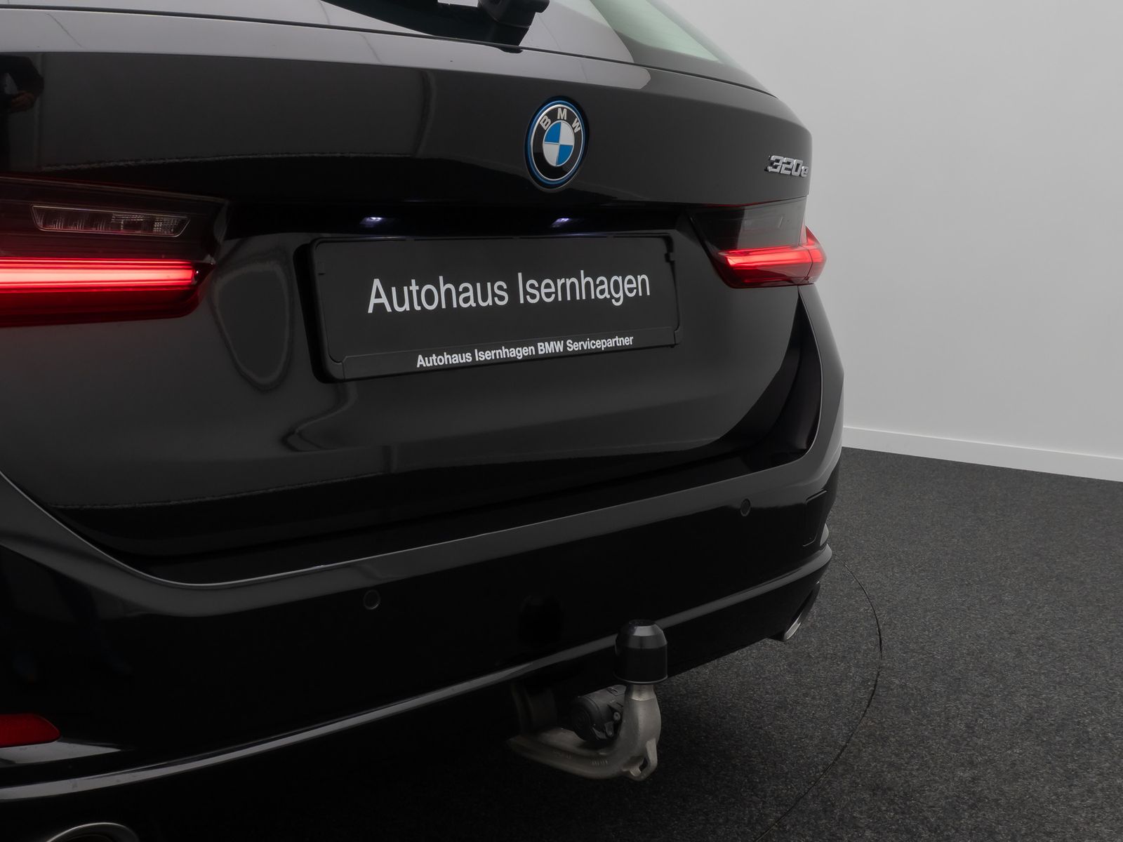 Fahrzeugabbildung BMW 320e GeschwindigReg AHK HiFi PDC CockpitPlus DAB