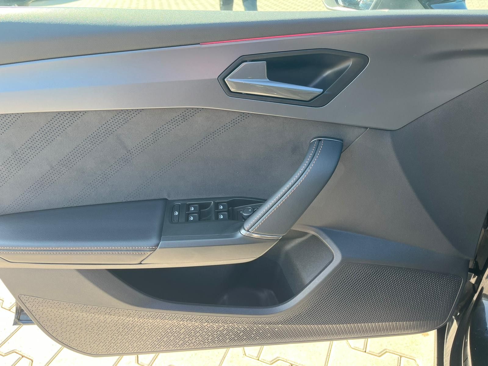 Vehicle illustration CUPRA Leon 1.5 eTSI EDGE DSG*ACC*KAM*18"5JGARANTIE