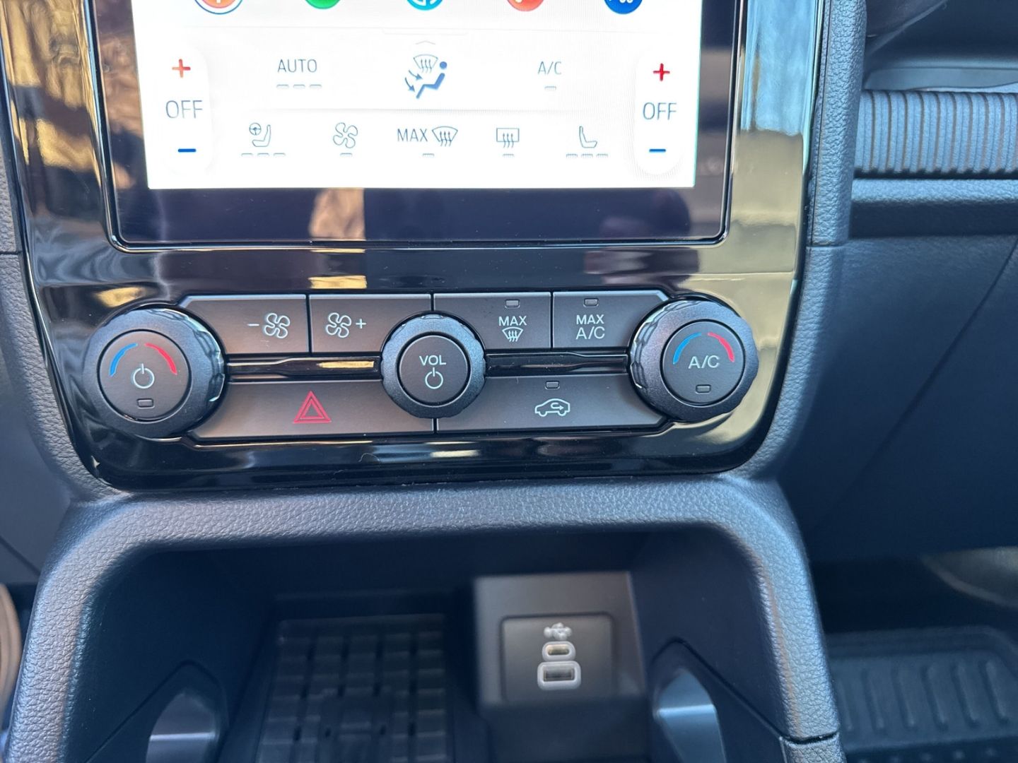 Fahrzeugabbildung Ford Ranger Tremor e-4WD Doppelkabine 2.0 AHK Navi di