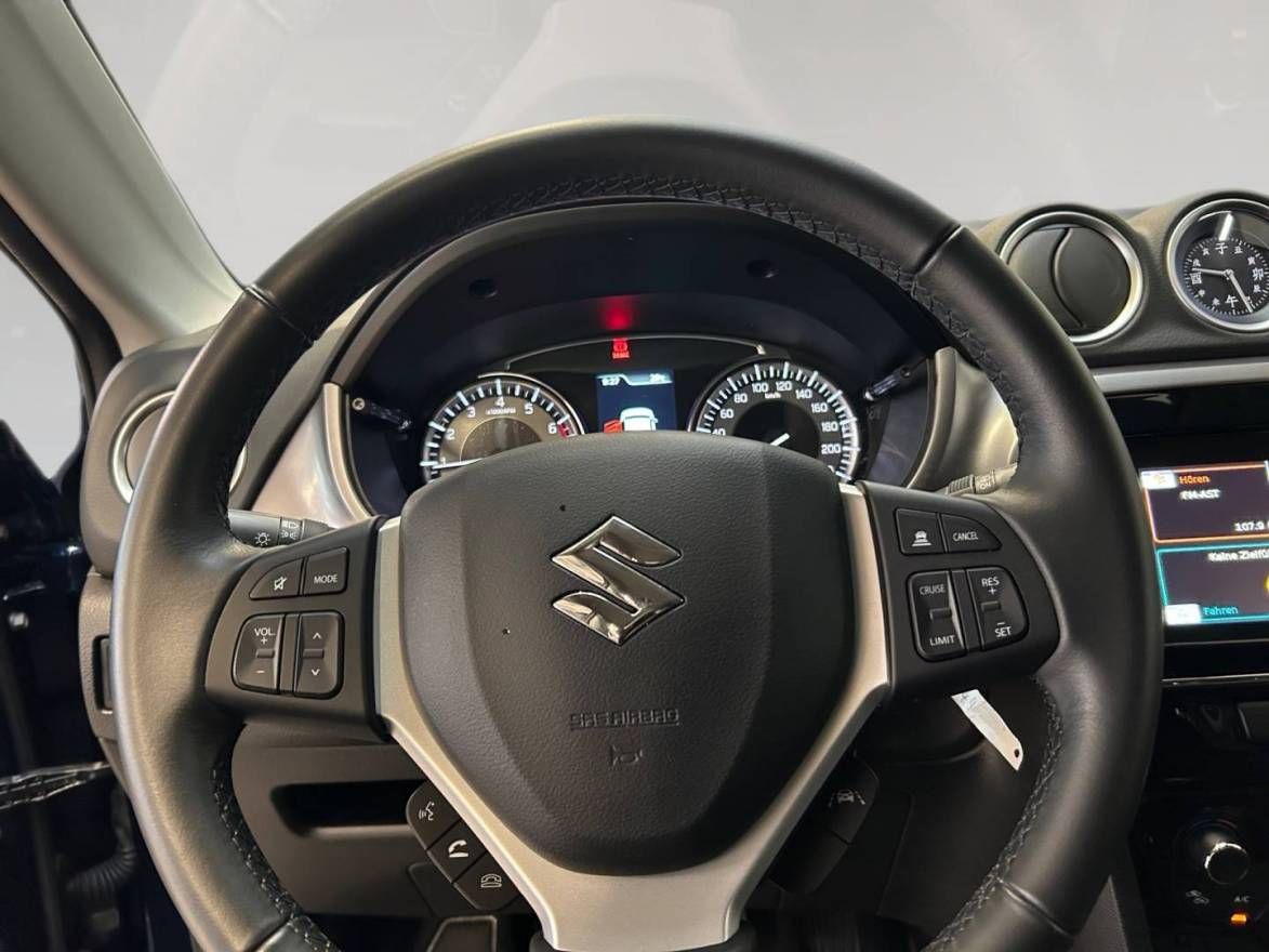 Fahrzeugabbildung Suzuki Vitara 1.4 Boosterjet Hybrid Comfort 'SHINKAI'