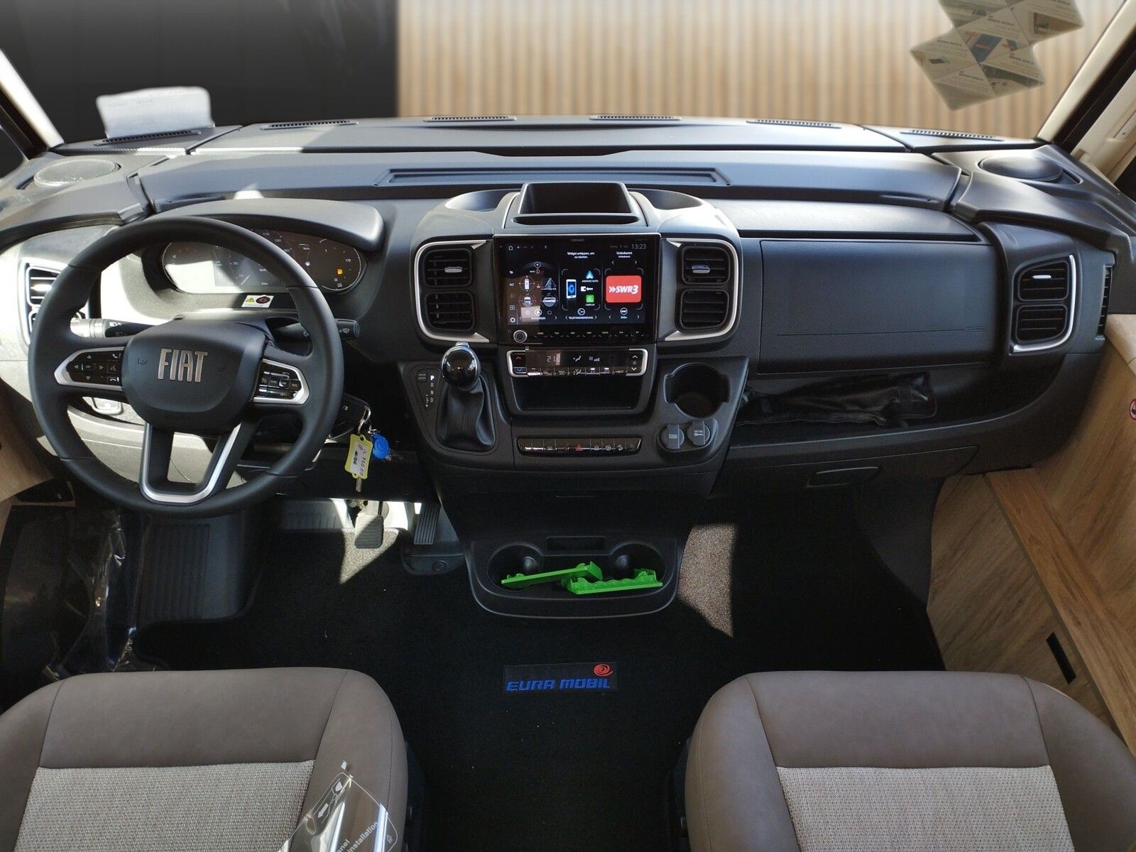 Fahrzeugabbildung Eura Mobil Integra Line IL 720 EB Mondial-Plus-Paket