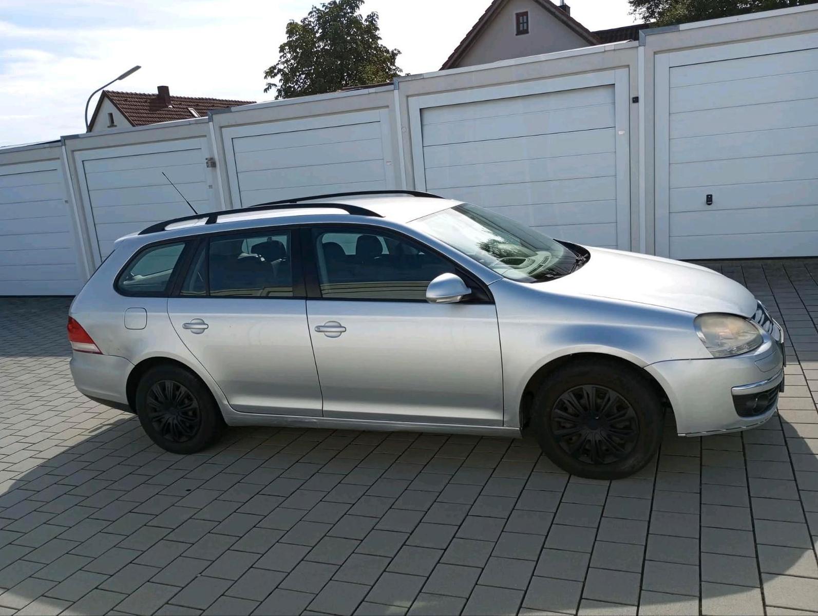 Volkswagen Golf 2010 — interior