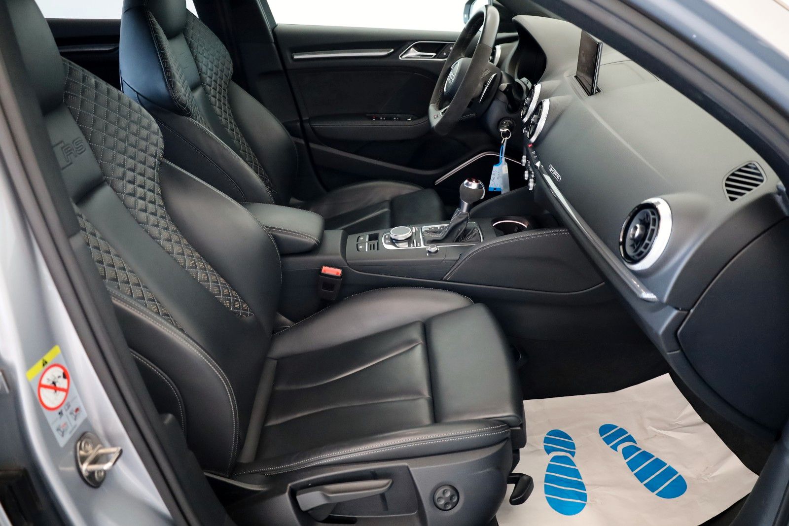 Fahrzeugabbildung Audi RS3 Lim. 2.5TFSI quattro RS-Sitze,PanDach,Bang&O