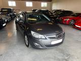 Opel Astra J Sports Tourer Edition-AUTOMATIK-WENIG KM - Opel Astra aus 2012