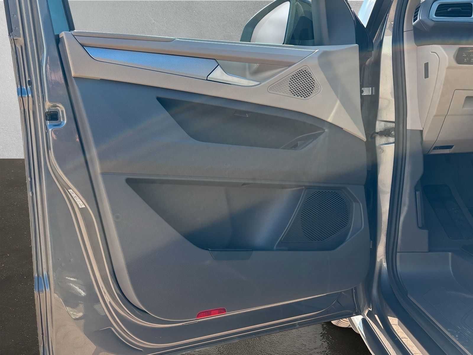 Fahrzeugabbildung Volkswagen T7 Multivan 2.0 TDI DSG RFK App-Connect