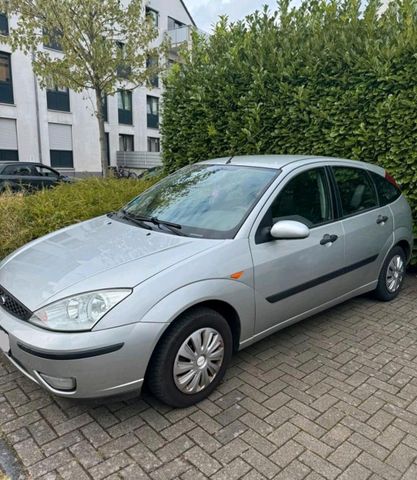 Ford Focus 1,6 Service,Tüv Neu