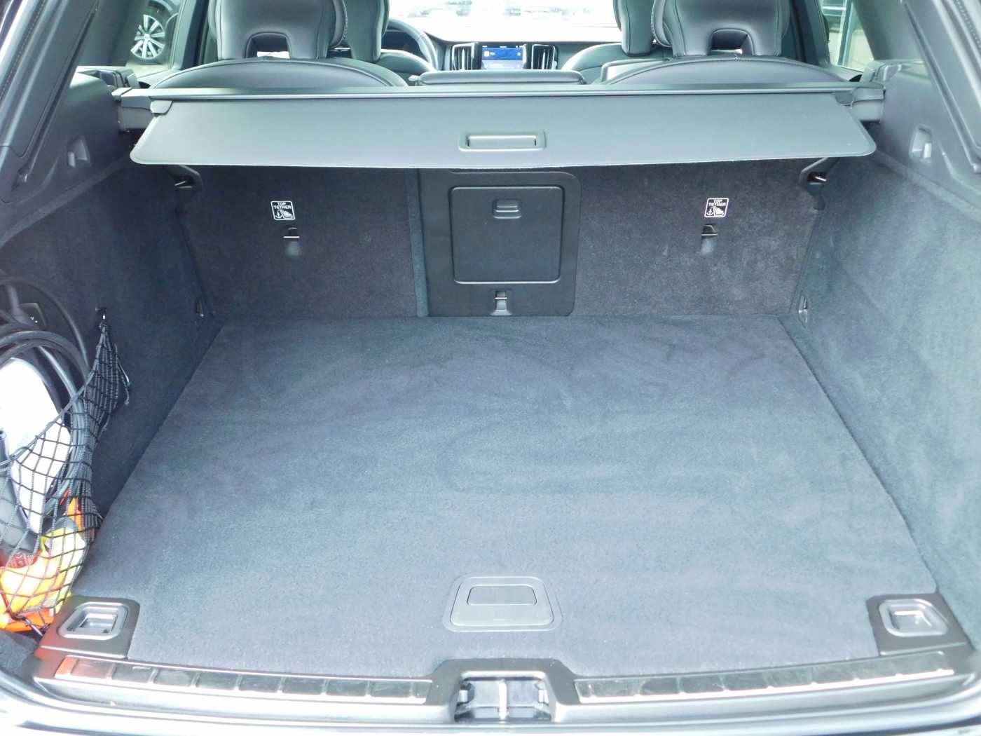 Fahrzeugabbildung Volvo XC60 T6 AWD Recharge R-Design 'Glasdach, AHK'
