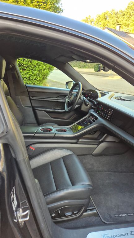 PORSCHE Taycan 2020