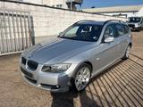 BMW 330 Baureihe 3 Touring 330i xDrive*Leder - BMW 330: Kombi, Schaltgetriebe