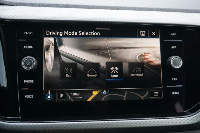 T-Cross 1.0 TSI Active NAVI LM KLIMA SHZ ZV MFL
