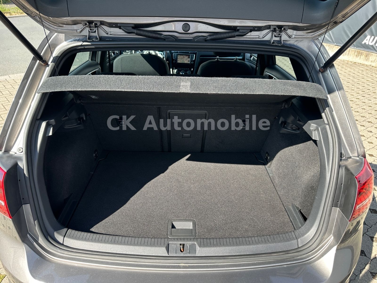 Fahrzeugabbildung Volkswagen Golf VII Lim. GTD BMT/DSG/Navi/Bi-Xenon/PDC