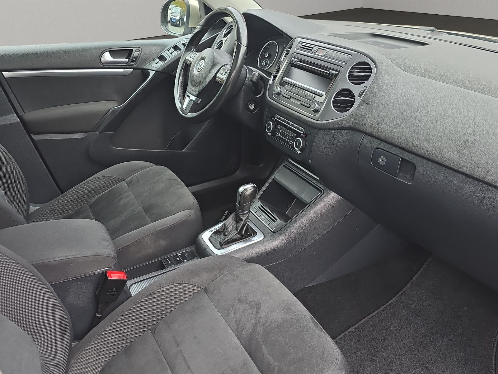 Fahrzeugabbildung Volkswagen Tiguan Sport & Style 4Motion+1.HAND+AUTOMATIK