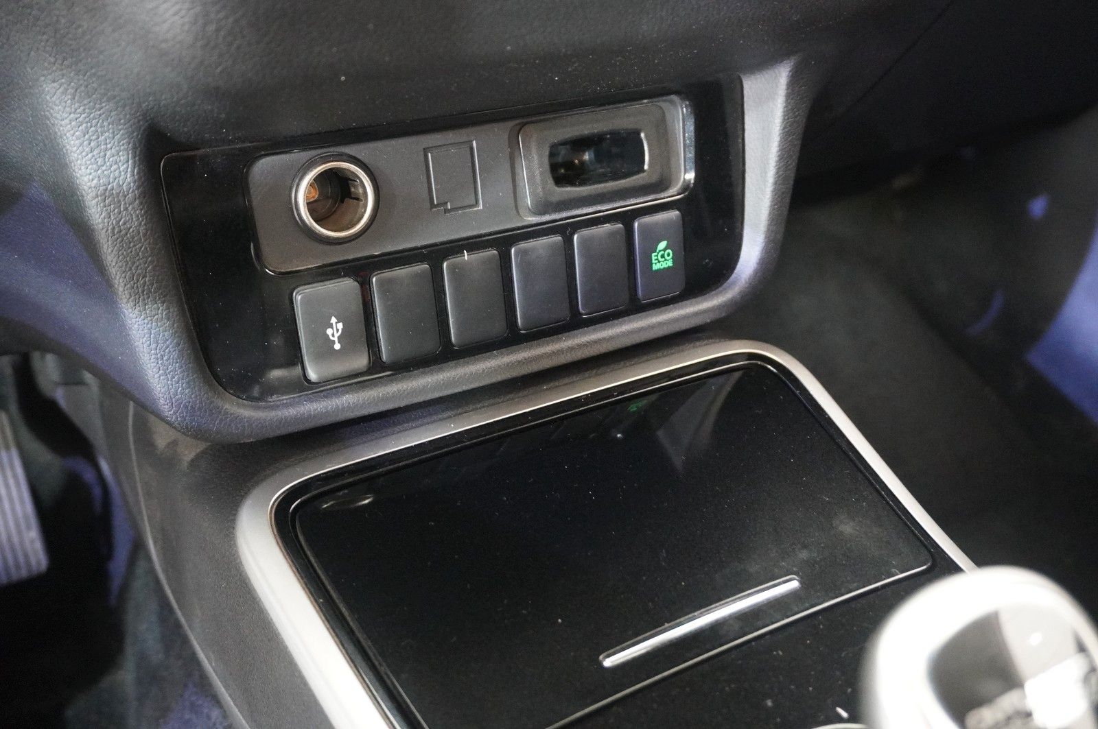 Fahrzeugabbildung Mitsubishi Outlander 2.4 PHEV 4WD NAVI/LED/KAMERA/DAB/AHK