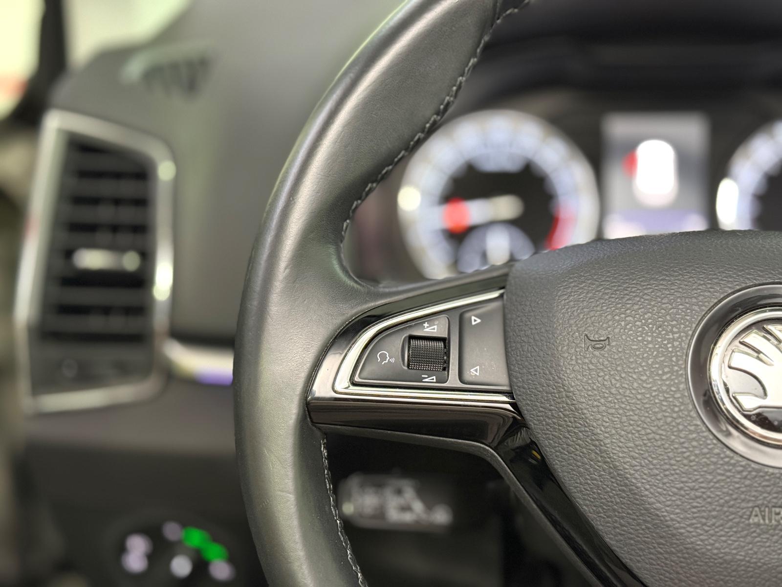 Skoda Karoq Ambition*KAMERA*AHK*ALLWETTER*CARPLAY*LED