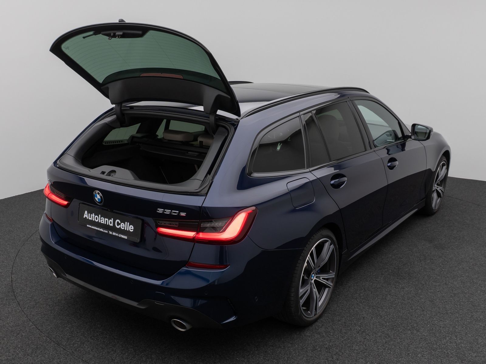 Fahrzeugabbildung BMW 330e xD M Sport Panoram Kamera Laser HUD DAB H/K