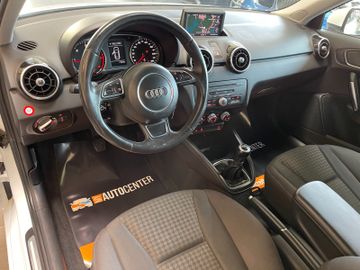 Audi A1 ambition *BI-XENON*NAVI*SZHZ*TEMPOMAT*PDC*