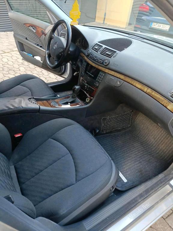 Mercedes-Benz E 240