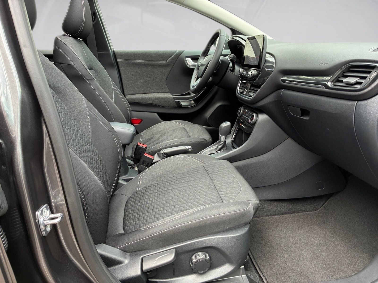 Fahrzeugabbildung Ford Puma 1,0Hybrid Titanium Automatik,Navi,Pano,Allw