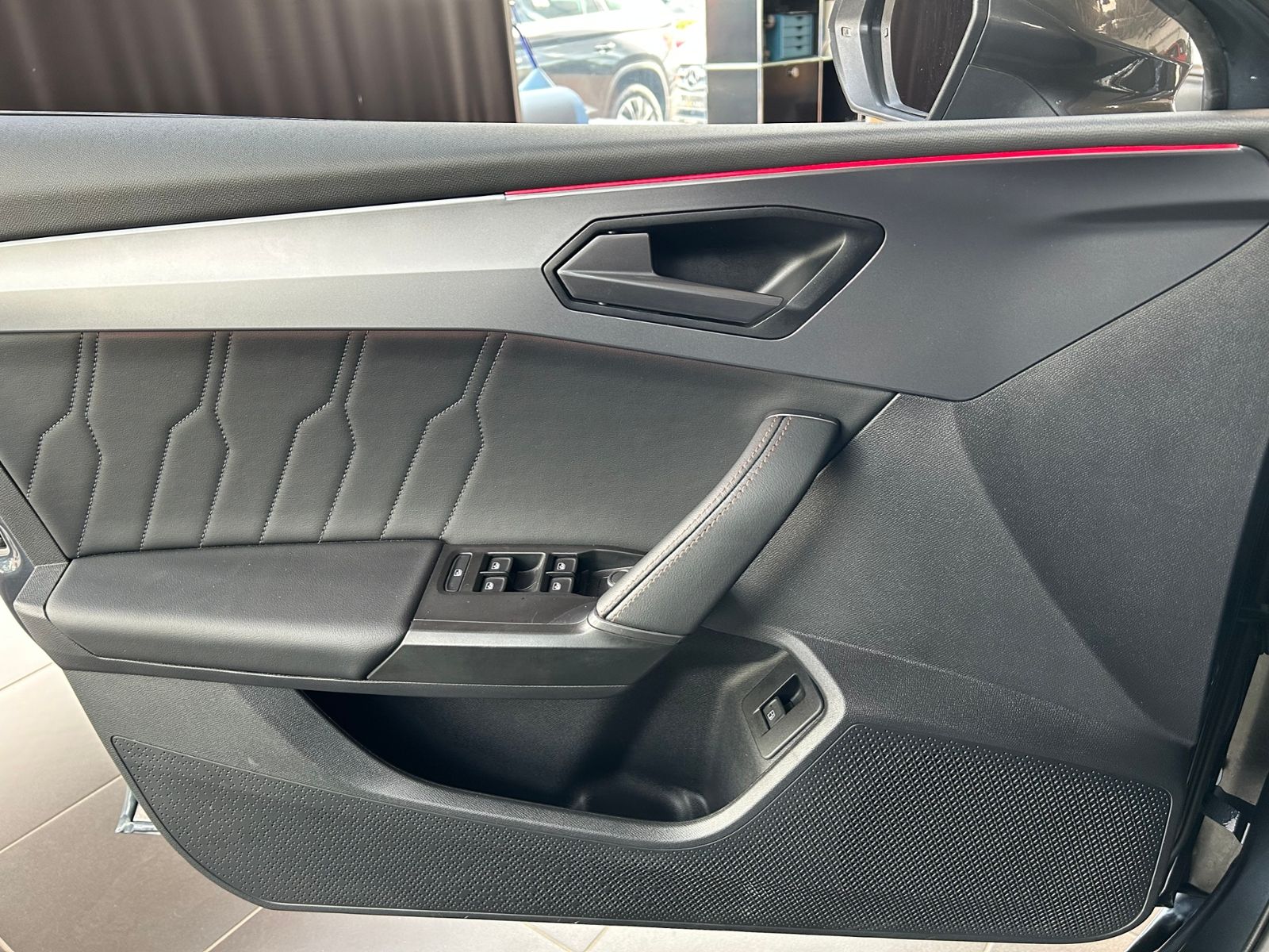 Fahrzeugabbildung CUPRA Leon Sportstourer e-Hybrid KLIMA LED NAVI SHZ