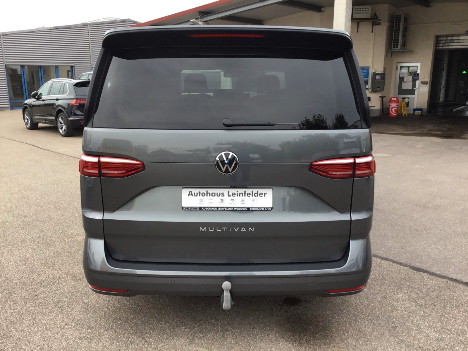 Fahrzeugabbildung Volkswagen T7 Multivan Life TDI DSG LÜ+AHK+ACC+LED+Leder