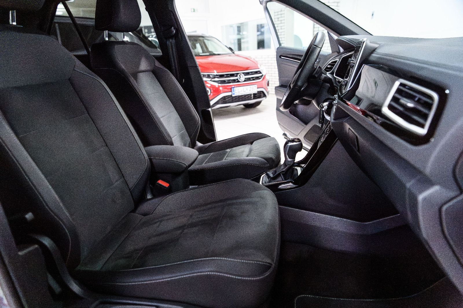 Fahrzeugabbildung Volkswagen T-Roc R-Line 1.5 TSI DSG LED+AHK+NAVI+ACC+KAMERA