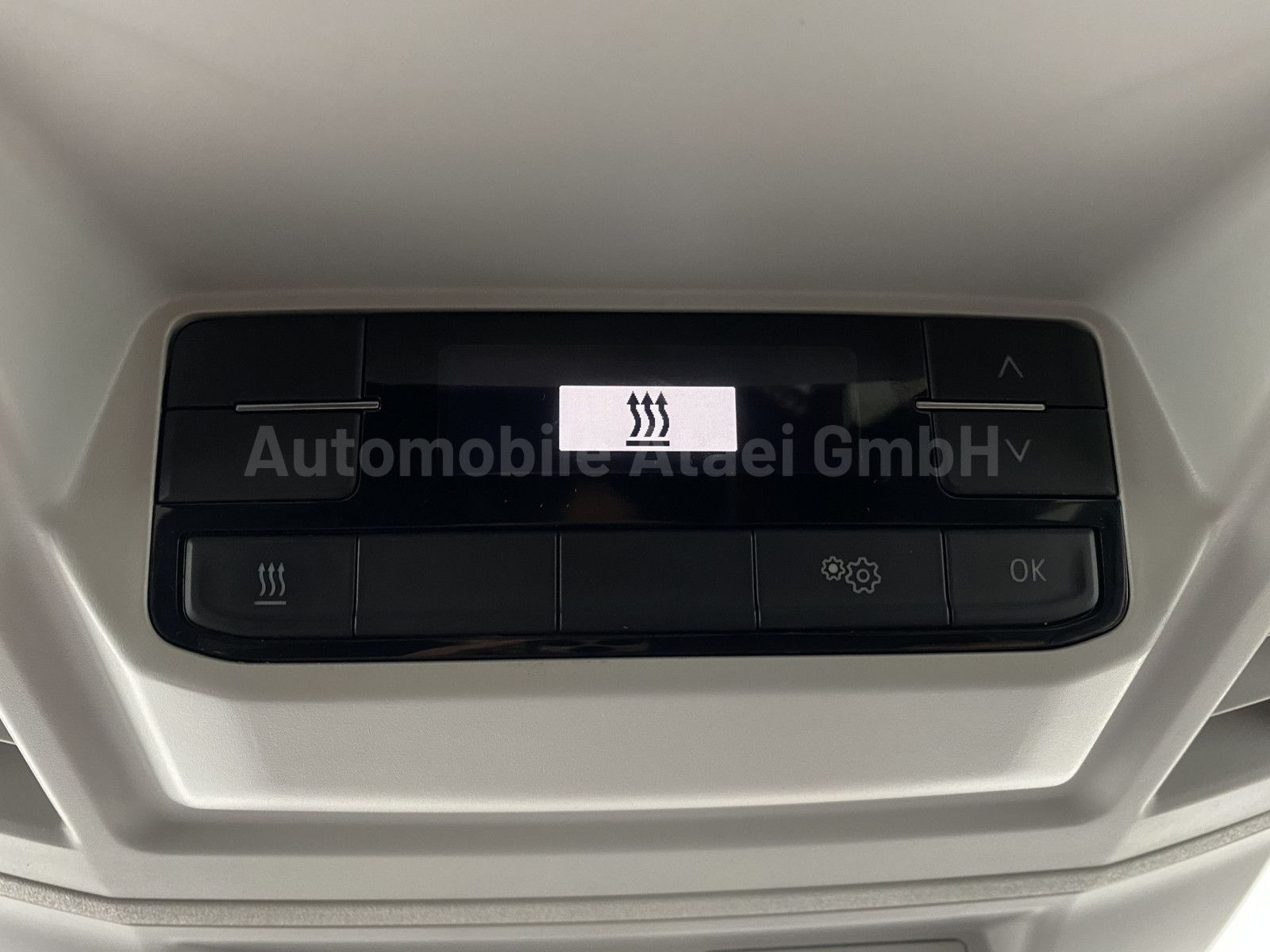 Fahrzeugabbildung Volkswagen Crafter 35 Kombi *ROLLSTUHL-LIFT* 6-SITZE (2565)