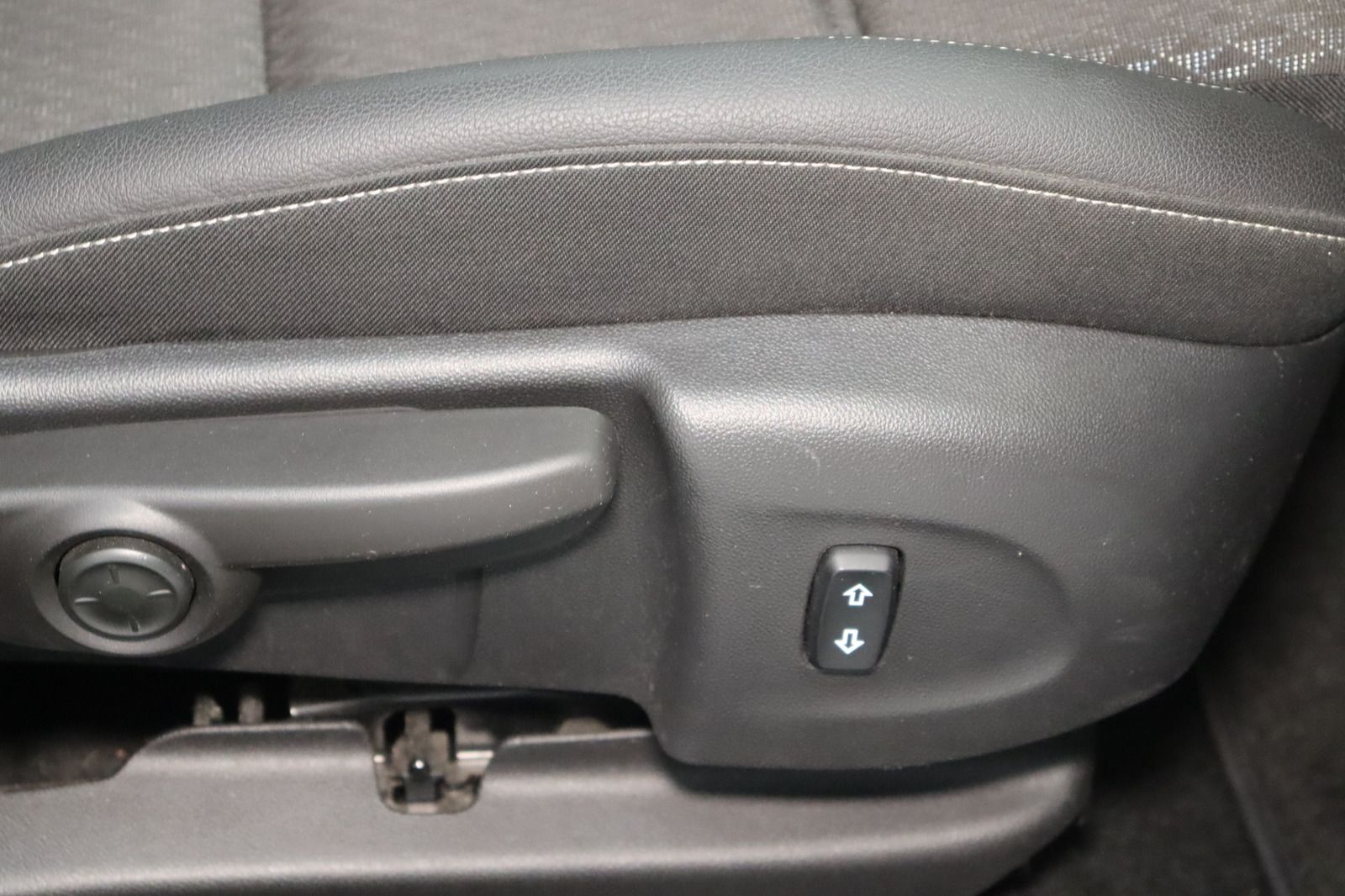 Fahrzeugabbildung Opel Astra K Sports Tourer 1.4 Turbo * LED Matrix * I