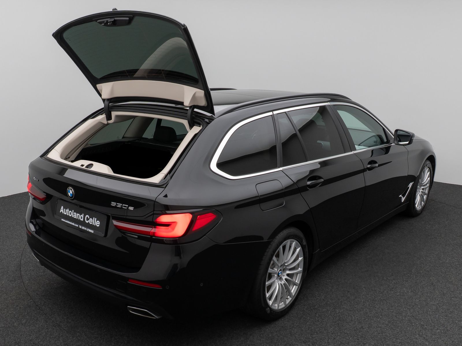 Fahrzeugabbildung BMW 530e xD Panorama 360°HUD DAB Leder Alarm 18Zoll