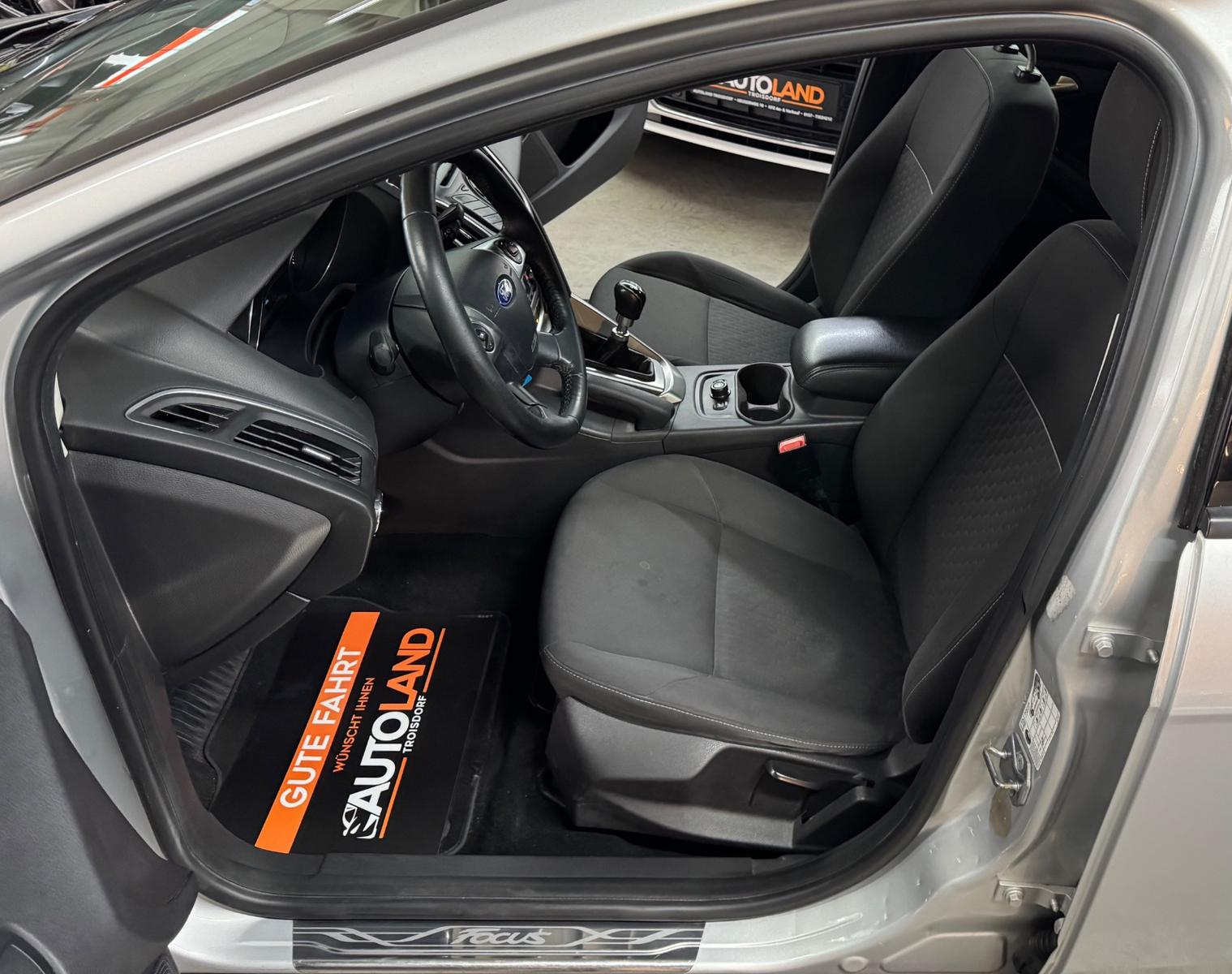 Ford Focus 2014 — фото 14