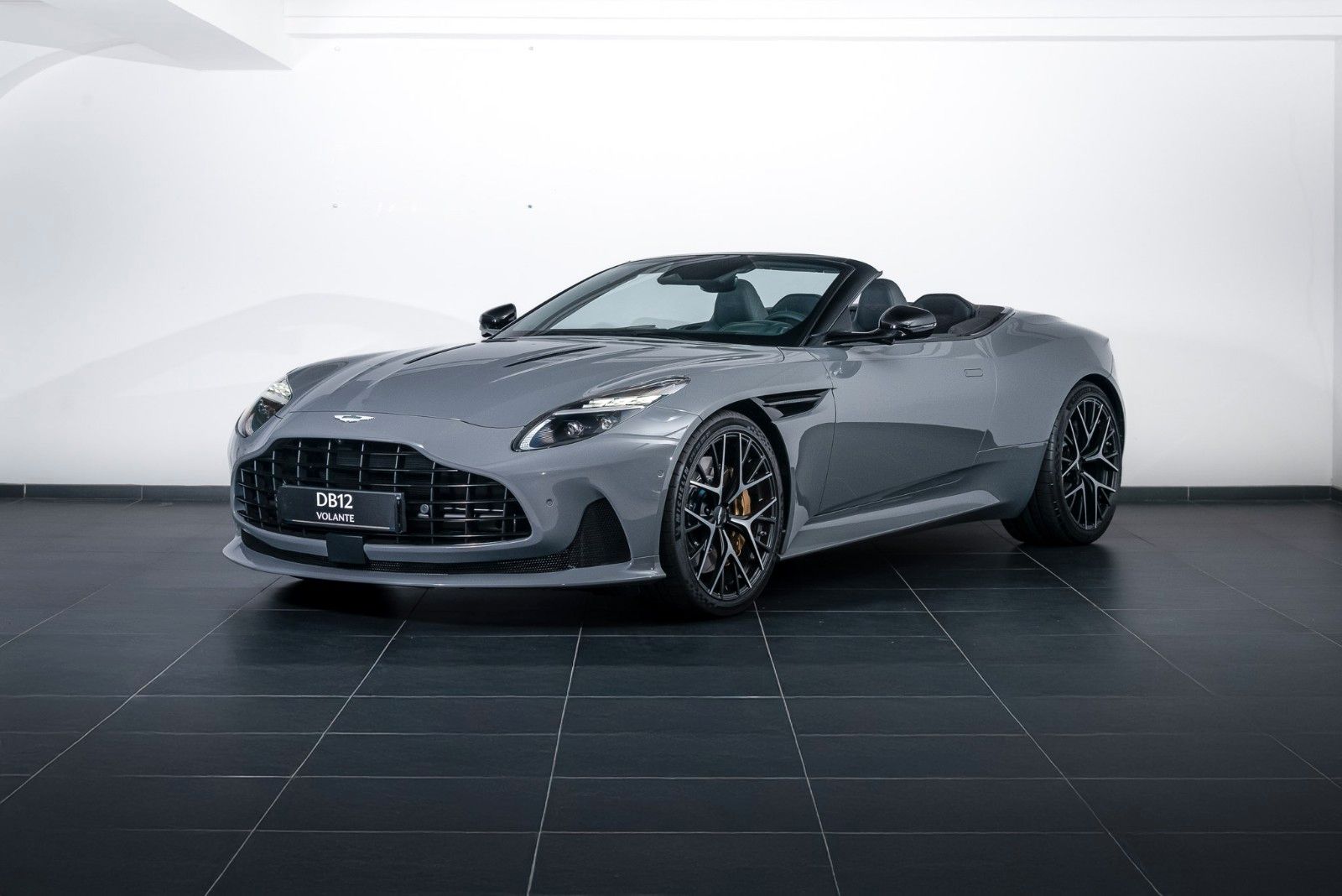 Aston Martin DB12 4.0 V8 Volante