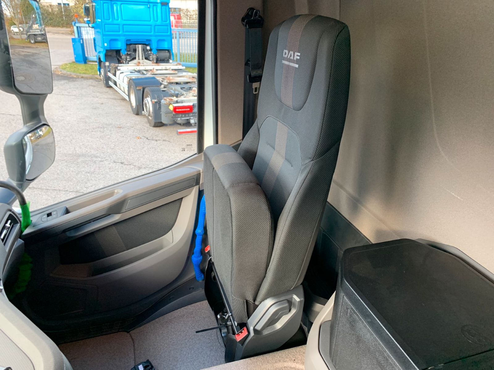 Fahrzeugabbildung DAF FA XD 370 zikun Swing-Board-Aufbau