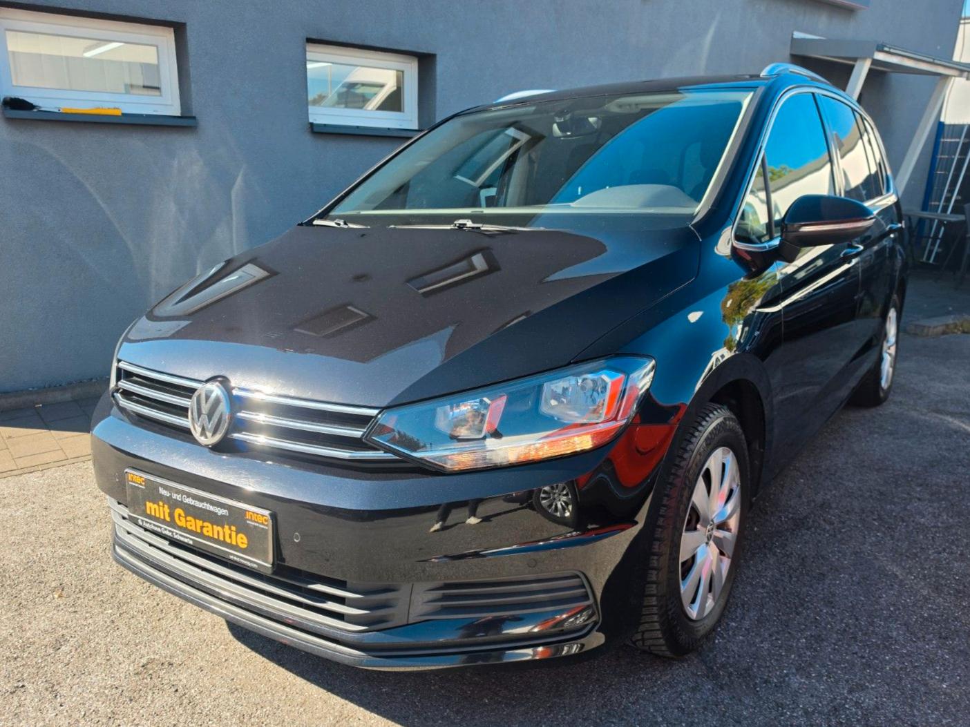 Volkswagen Touran Comfortline  AHK | 3-Zonen-Klima | SHZ