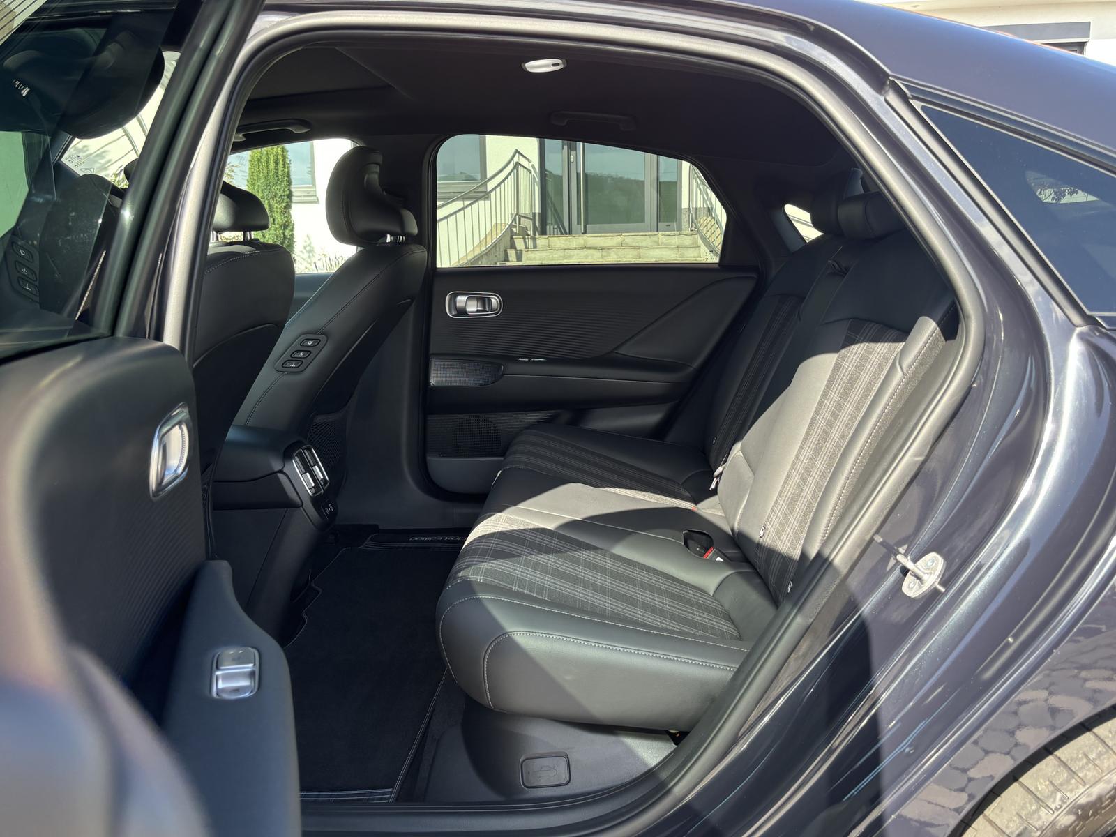 Hyundai Ioniq 6 First Edition 4WD 325 ch • 12 600 km • Batterie 98,5 % • Bose • Pano • 360°