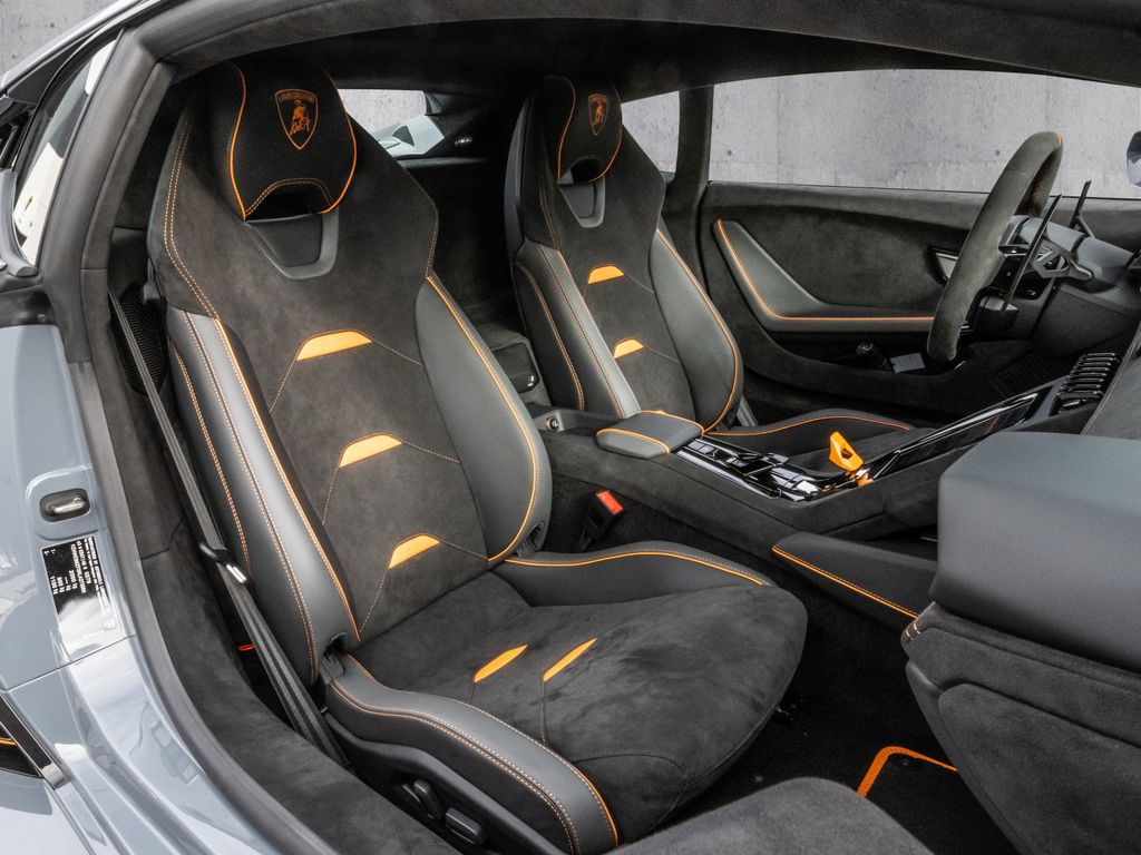 LAMBORGHINI Huracán 2024