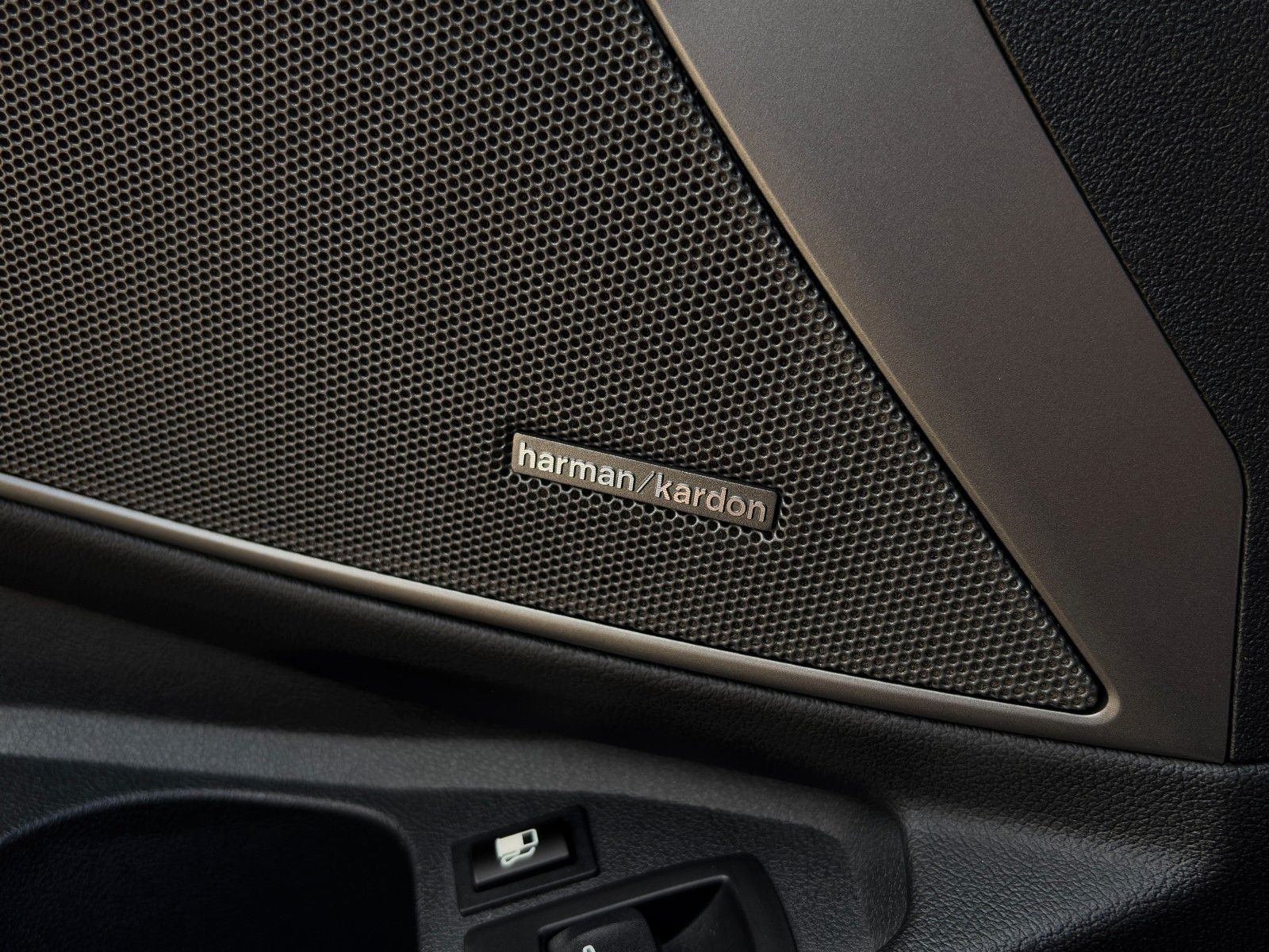 Fahrzeugabbildung BMW 330e Touring M Sport Alcan. Anthra. LC+ AHK H&K