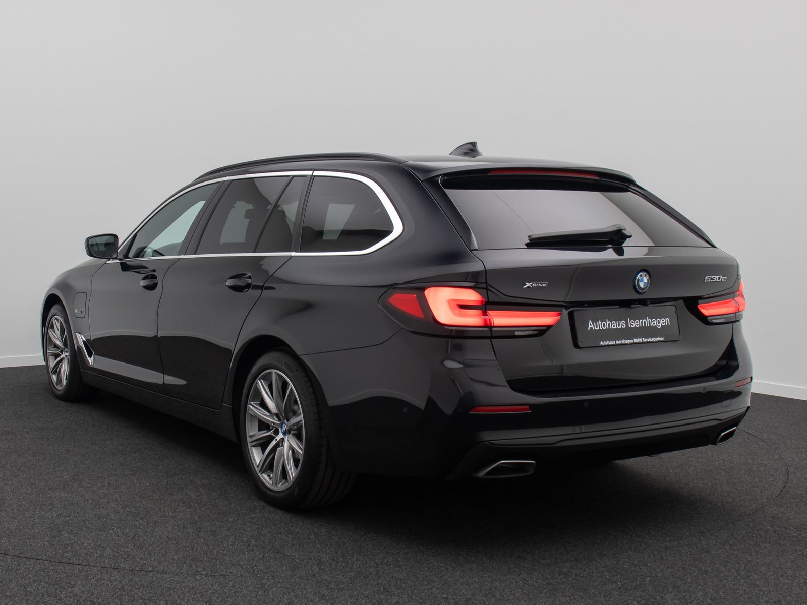 Fahrzeugabbildung BMW 530e xD Panorama 360&deg;DAB HiFi 4xKlima AHK Alarm