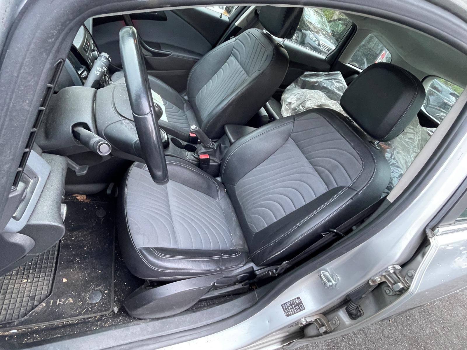 Opel Astra 2015 — photo 14