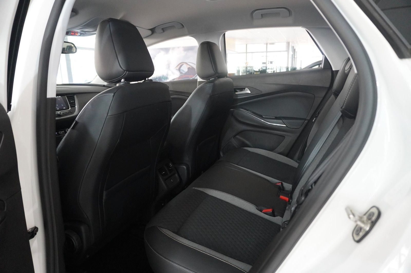 Fahrzeugabbildung Opel Grandland 1.5D ELEGANCE NAVI/LED/KAMERA/SPORT/SH