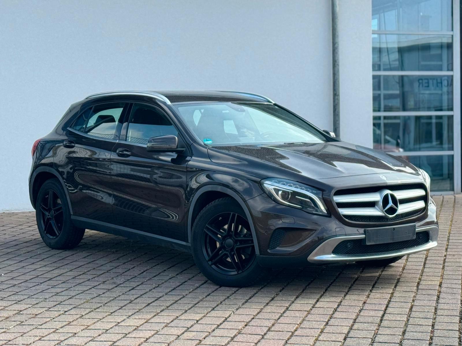 Mercedes-Benz GLA 200+Xenon+Navi+8-Fach+Urban+2.Hd.