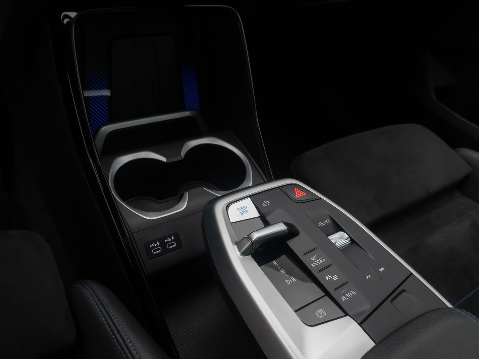 Fahrzeugabbildung BMW iX1 xD30 M Sport Alarm 360&deg; HUD DAB H/K Panorama