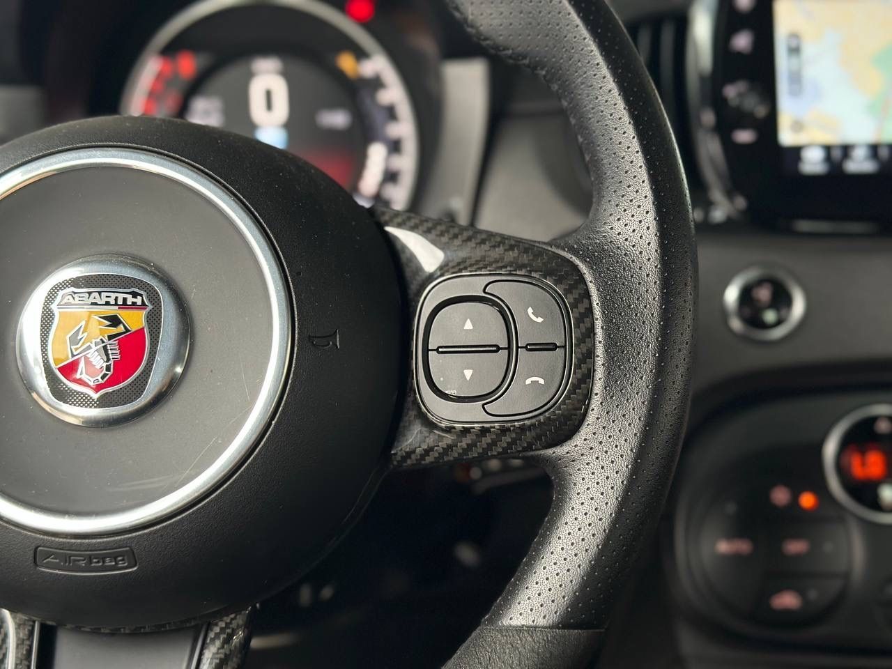 Fahrzeugabbildung Abarth 695C BEATS KLIMA NAVI 17" ALU