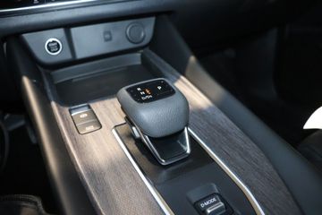 Fotografie des Nissan Qashqai 1.3 DIG-T MHEV Xtronic Tekna Pano