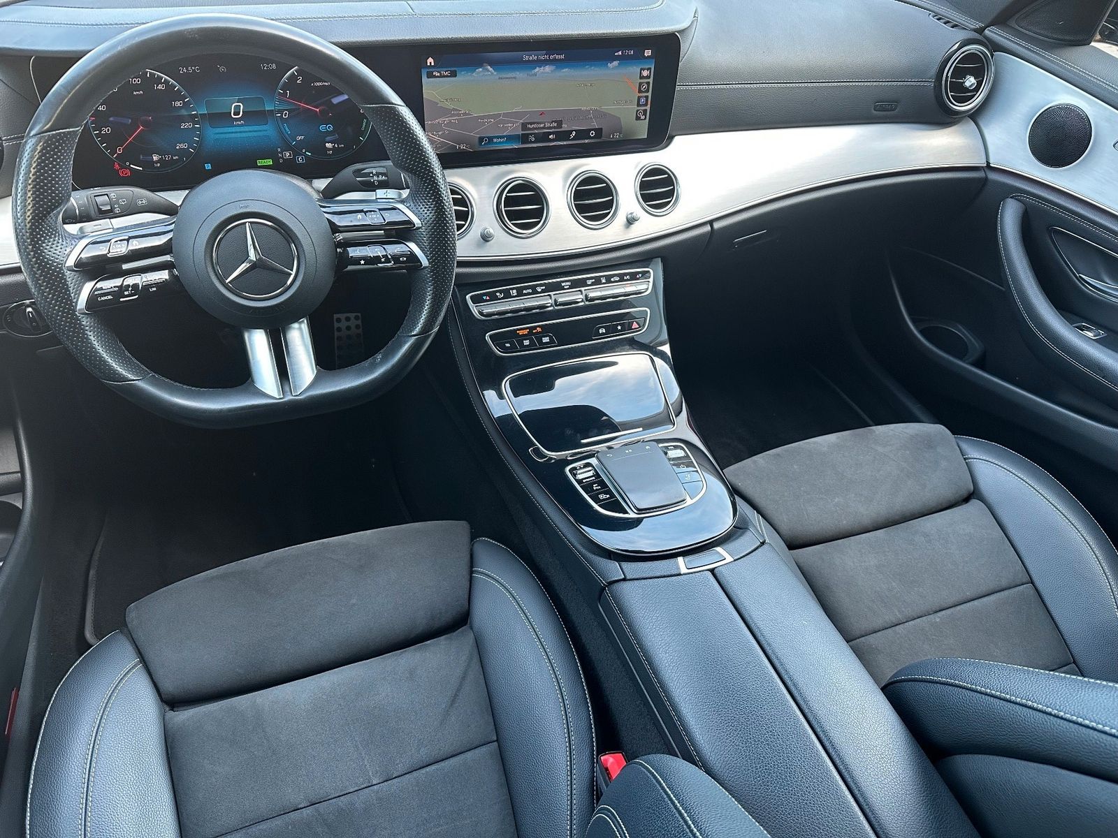 Fahrzeugabbildung Mercedes-Benz E 300 de T AMG Line NAV+LED+AHK+18ZO+360°
