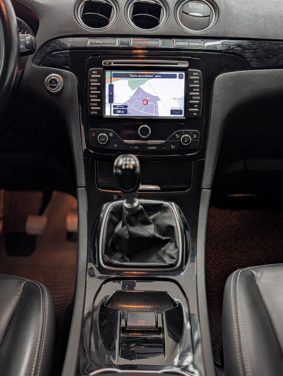 Fahrzeugabbildung Ford Galaxy Ghia 7-SITZ AHK PDC LEDER EURO5 KLIMA